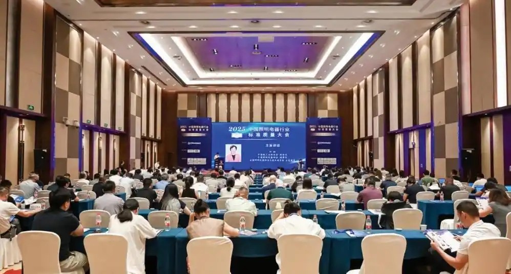 Johdamme valaistusalaa eteenpäin vakiolaadulla